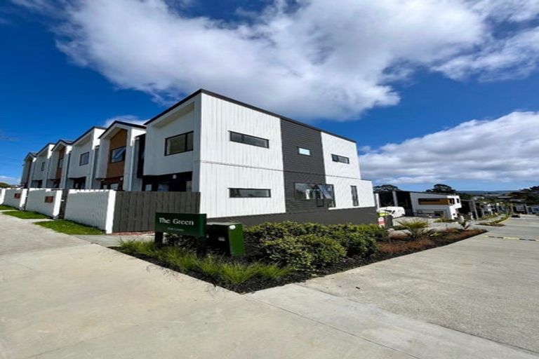 Photo of property in 25 Don Oliver Lane, Glen Eden, 0602