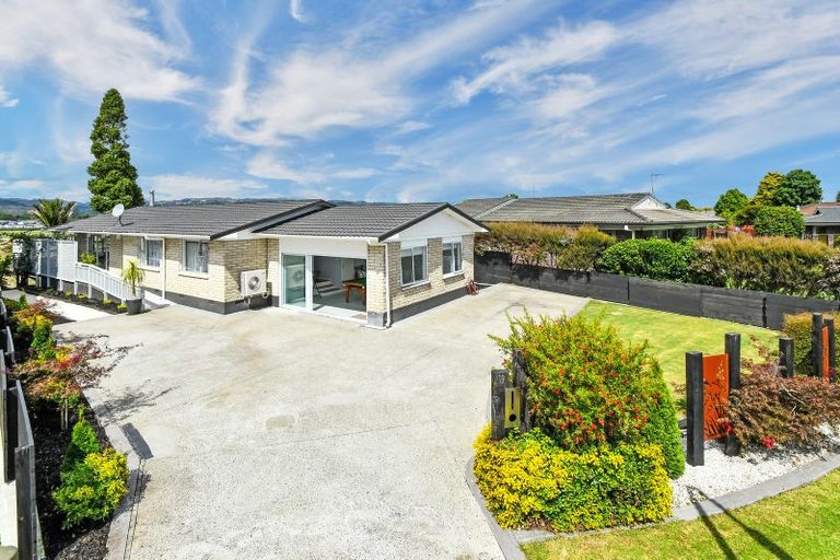 Photo of property in 19 Hazeldene Place, Opaheke, Papakura, 2113