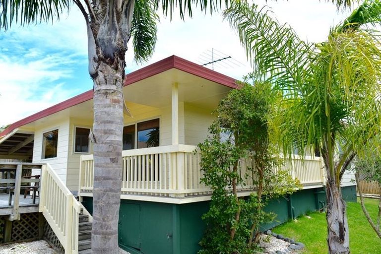 Photo of property in 2/45 Charlotte Street, Stanmore Bay, Whangaparaoa, 0932
