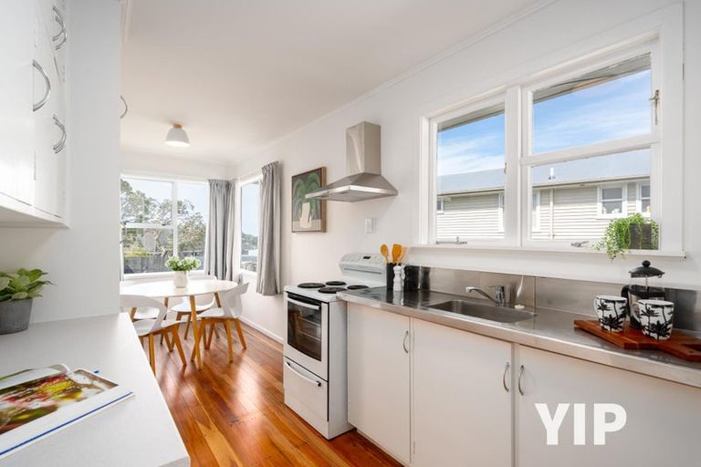 Photo of property in 7 Loasby Crescent, Newlands, Wellington, 6037