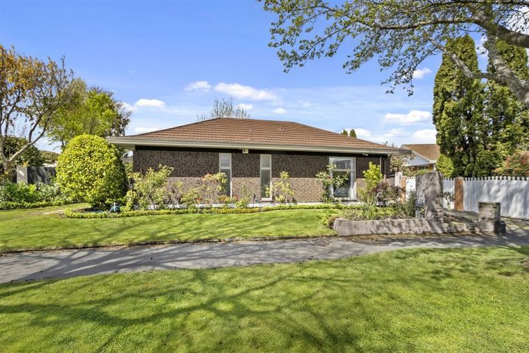 Photo of property in 21 Witbrock Crescent, Burnside, Christchurch, 8053