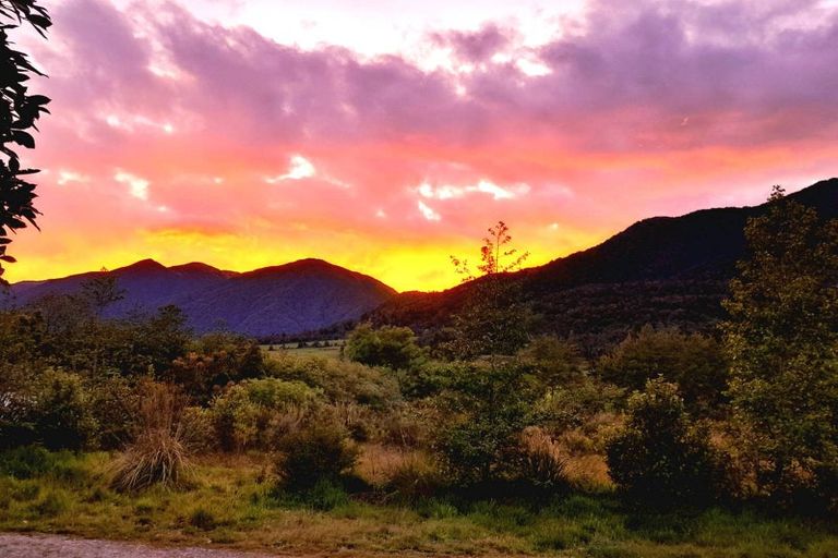 Photo of property in 1350 Lake Brunner Road, Inchbonnie, Kumara, 7875