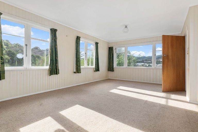 Photo of property in 243 Main Road, Tawa, Wellington, 5028