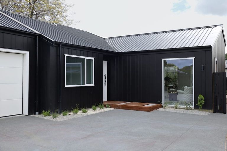 Photo of property in 14 Samuel Place, Terrace End, Palmerston North, 4410