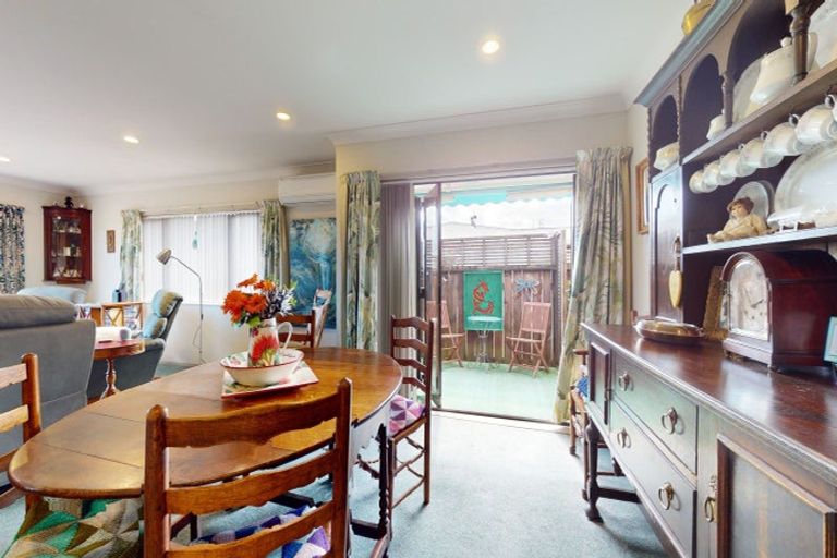 Photo of property in 112 Weraroa Road, Levin, 5510