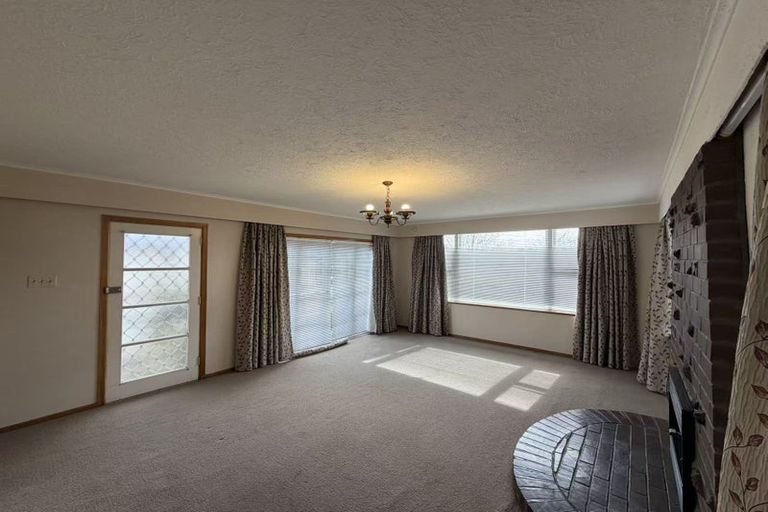 Photo of property in 25 Margan Avenue, New Lynn, Auckland, 0600