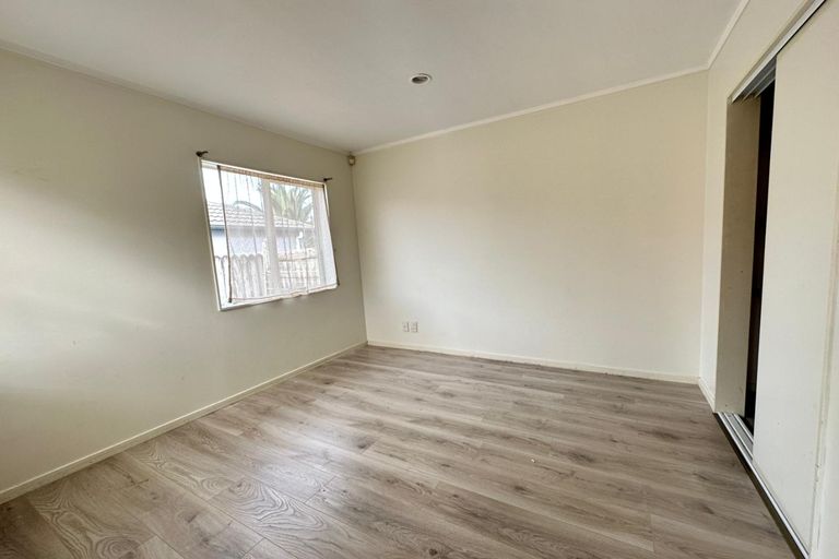 Photo of property in 32 Frank Bunce Grove, Flat Bush, Auckland, 2019