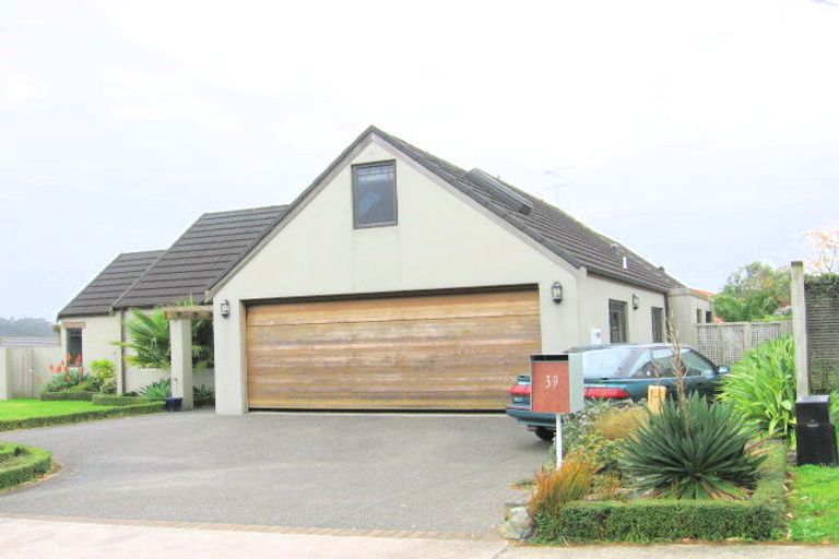 Photo of property in 39 Te Wharau Drive, Greenhithe, Auckland, 0632