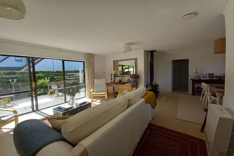 Photo of property in 7 Graham Grove, Waikanae, 5036