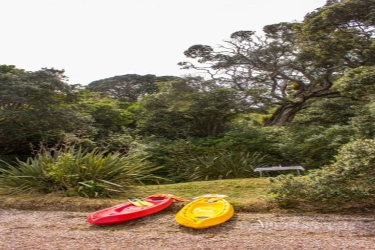 Photo of property in 100 Manganese Point Road, Tamaterau, Whangarei, 0174