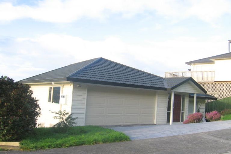 Photo of property in 15 Chastudon Place, Tawa, Wellington, 5028