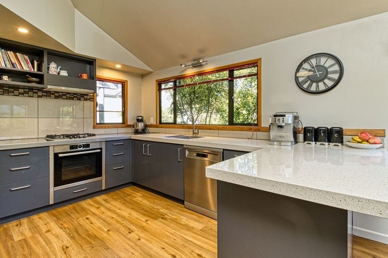 Photo of property in 2 Ritchie Place, Havelock North, 4130