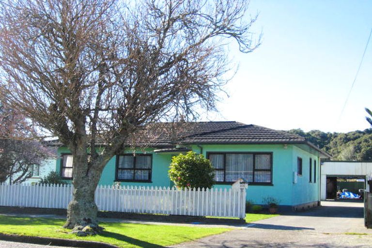 Photo of property in 105 Marlborough Street, Greymouth, 7805