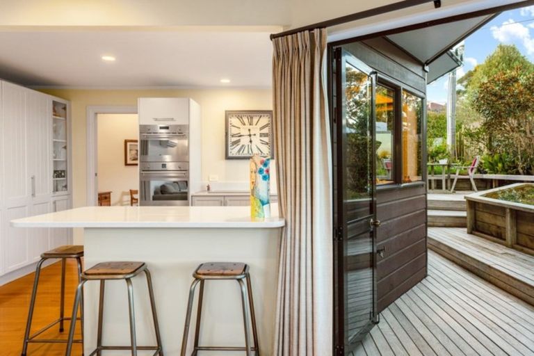 Photo of property in 7a View Road, Campbells Bay, Auckland, 0630