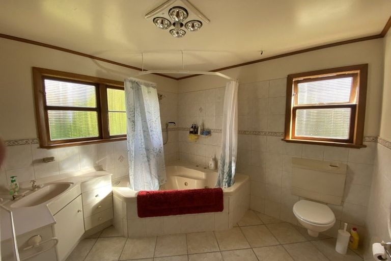 Photo of property in 3 Cecil Road, Tawa, Wellington, 5028