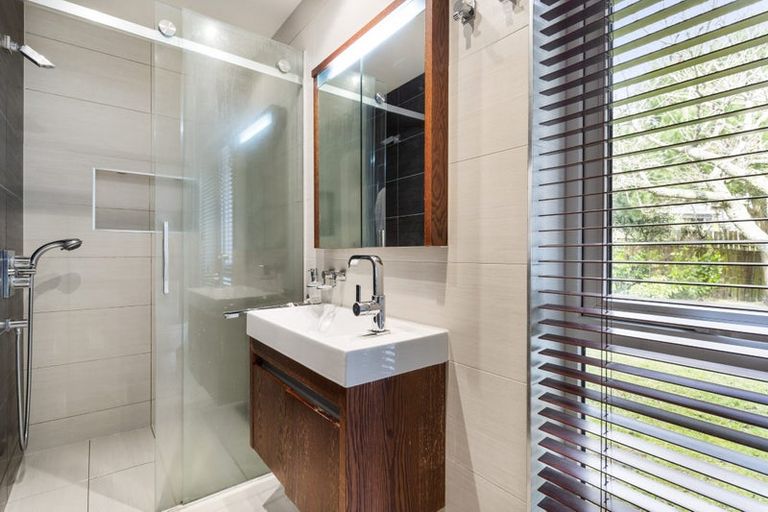 Photo of property in 22 Gwenand Place, Botany Downs, Auckland, 2010