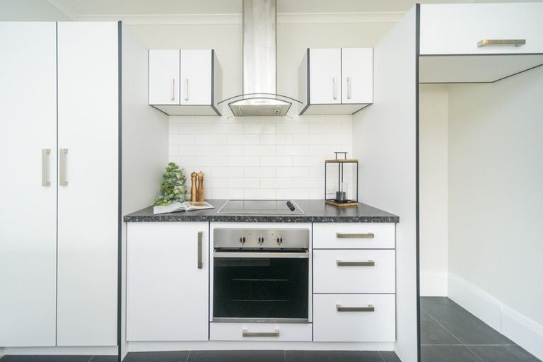 Photo of property in 11 Shamrock Street, Takaro, Palmerston North, 4412