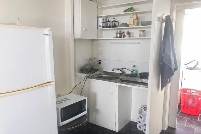 Photo of property in 18 Glencoe Road, Browns Bay, Auckland, 0630