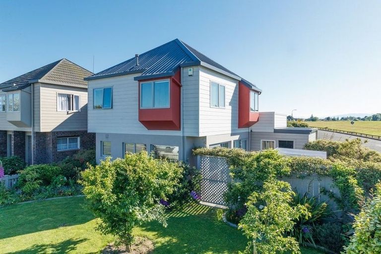 Photo of property in 95 Wikiriwhi Crescent, Awapuni, Palmerston North, 4412