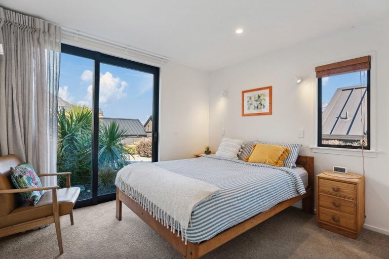 Photo of property in 28 Falconer Rise, Jacks Point, Queenstown, 9371