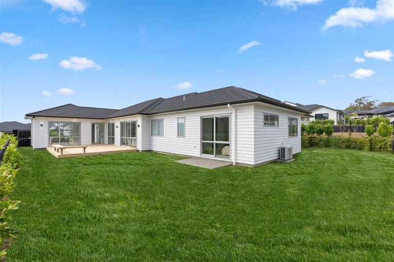 Photo of property in 11 Captain Rings Drive, Papakura, 2110