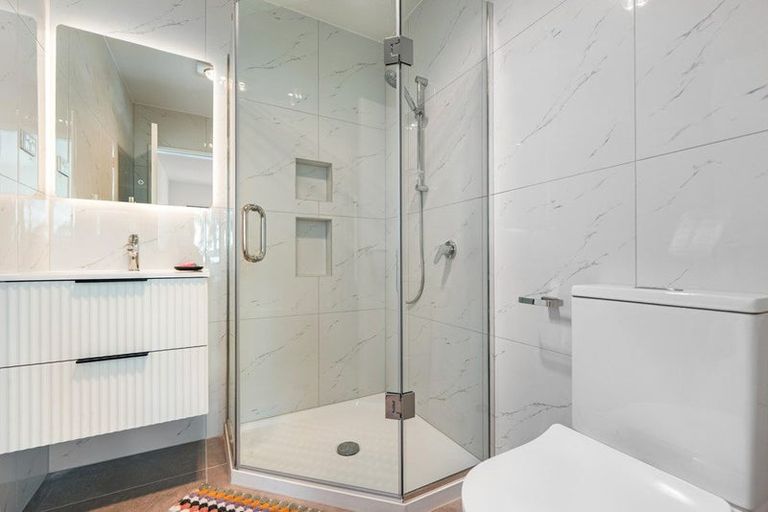 Photo of property in 15c Renata Crescent, Te Atatu Peninsula, Auckland, 0610