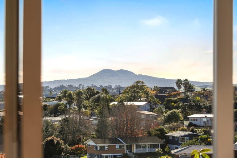Photo of property in 150 Bleakhouse Road, Mellons Bay, Auckland, 2014