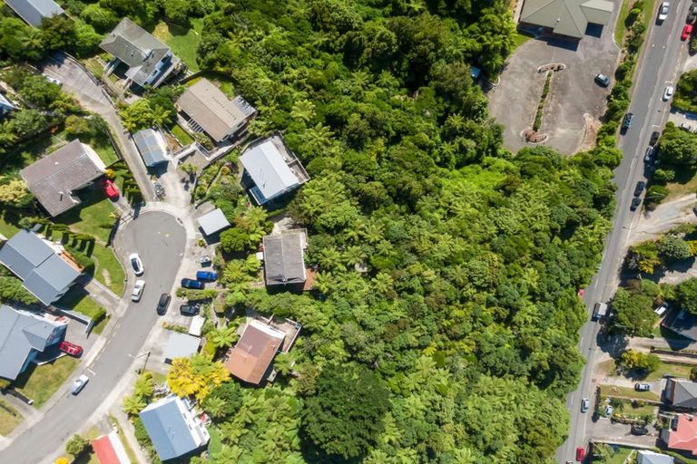 Photo of property in 30a Cheltenham Terrace, Newlands, Wellington, 6037