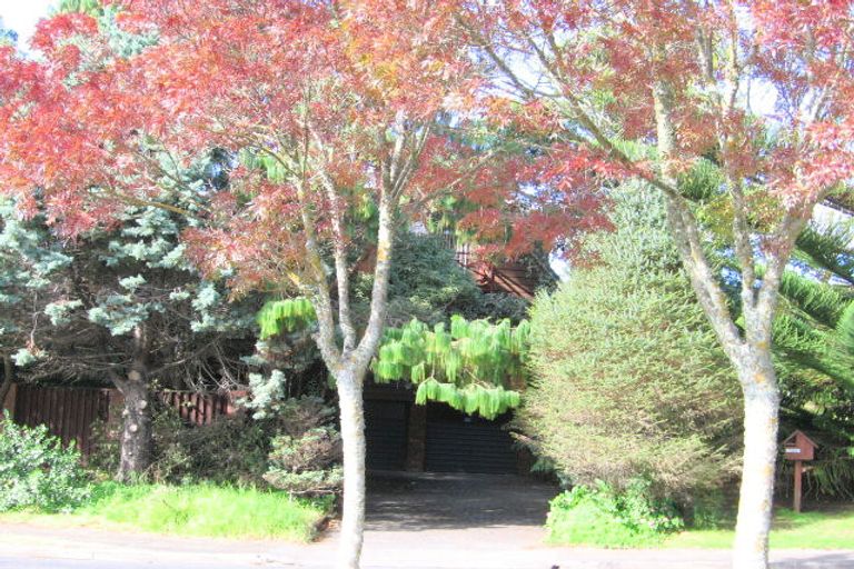 Photo of property in 2 Juvena Place, Clover Park, Auckland, 2019
