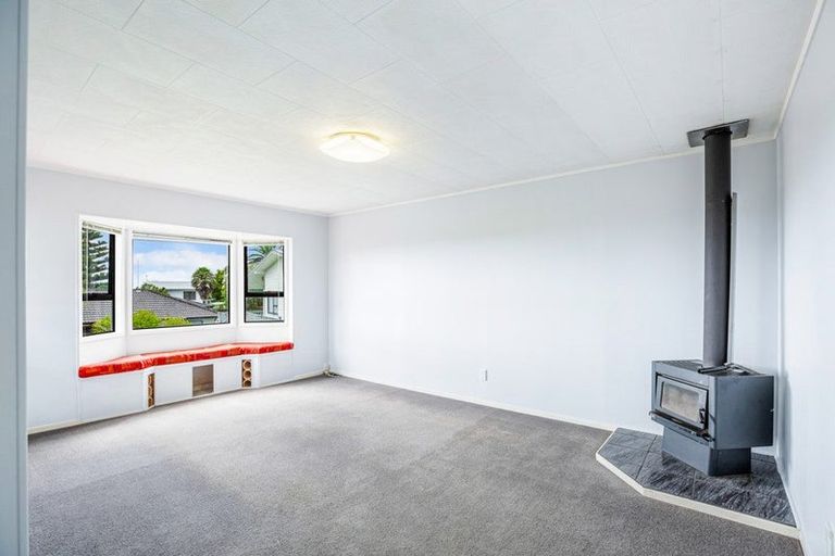 Photo of property in 14 Clearview Heights, Ranui, Auckland, 0612