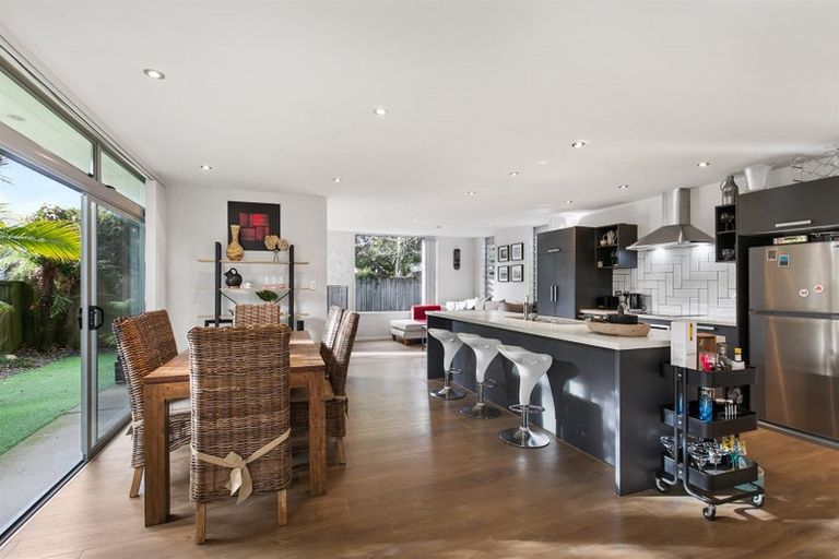 Photo of property in 242a Forrest Hill Road, Forrest Hill, Auckland, 0620