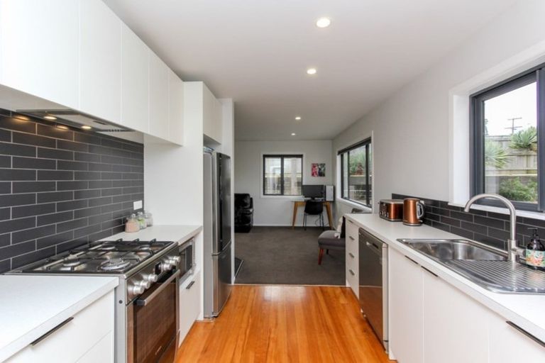 Photo of property in 1 Ranfurly Street, Frankleigh Park, New Plymouth, 4310