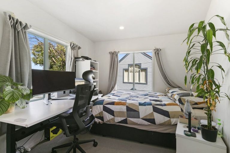 Photo of property in 93a Kelburn Parade, Kelburn, Wellington, 6012