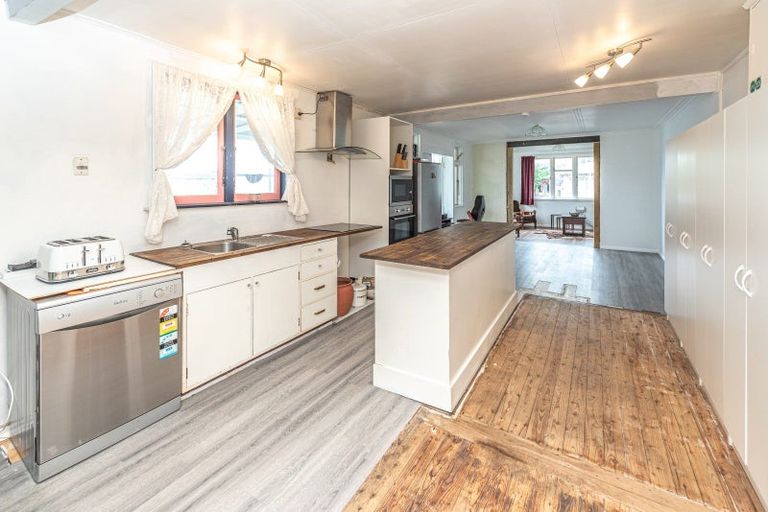 Photo of property in 40 Hussey Street, Waverley, 4510