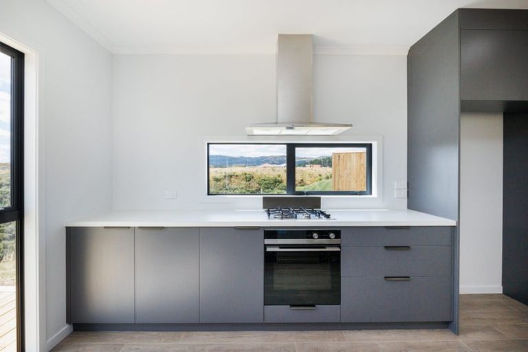 Photo of property in 54 Sardinia Grove, Fitzherbert, Palmerston North, 4410