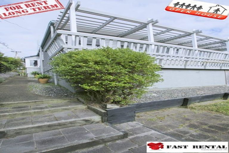 Photo of property in 1/39 Rangitoto Terrace, Milford, Auckland, 0620
