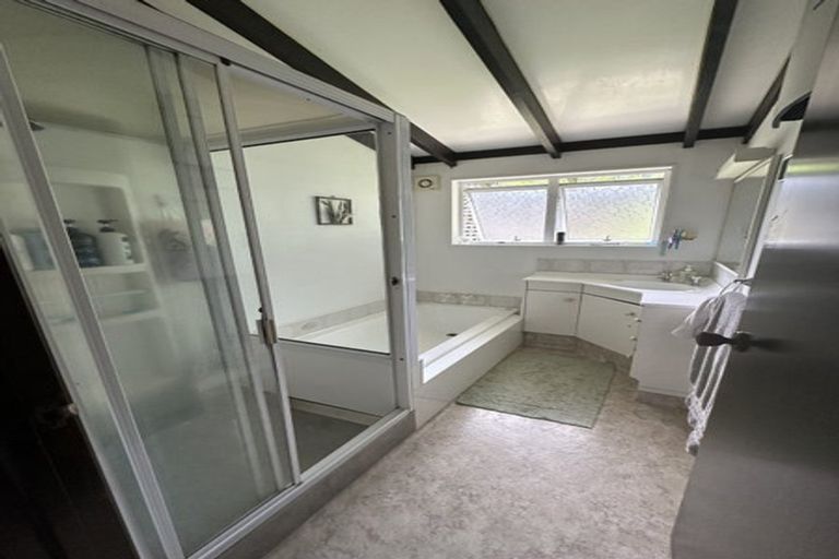 Photo of property in 8 Meuli Street, Eltham, 4322