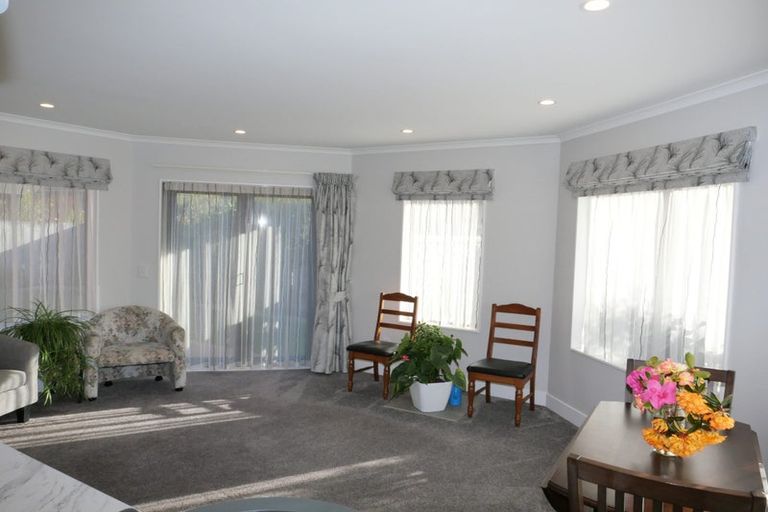 Photo of property in 68 Guildford Drive, Paraparaumu, 5032