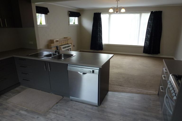 Photo of property in 16 Stirling Crescent, Hokowhitu, Palmerston North, 4410