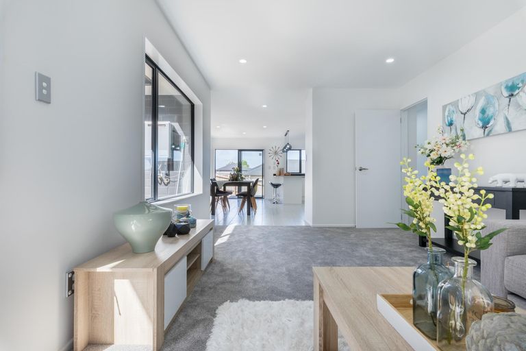 Photo of property in 14 San Casello Rise, Henderson, Auckland, 0612