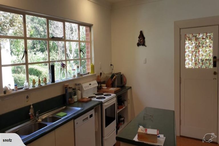 Photo of property in 18 Newgate Street, Picton, 7220