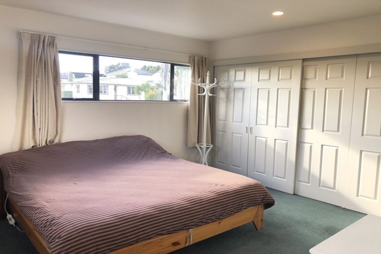 Photo of property in 1/18 Bond Crescent, Forrest Hill, Auckland, 0620