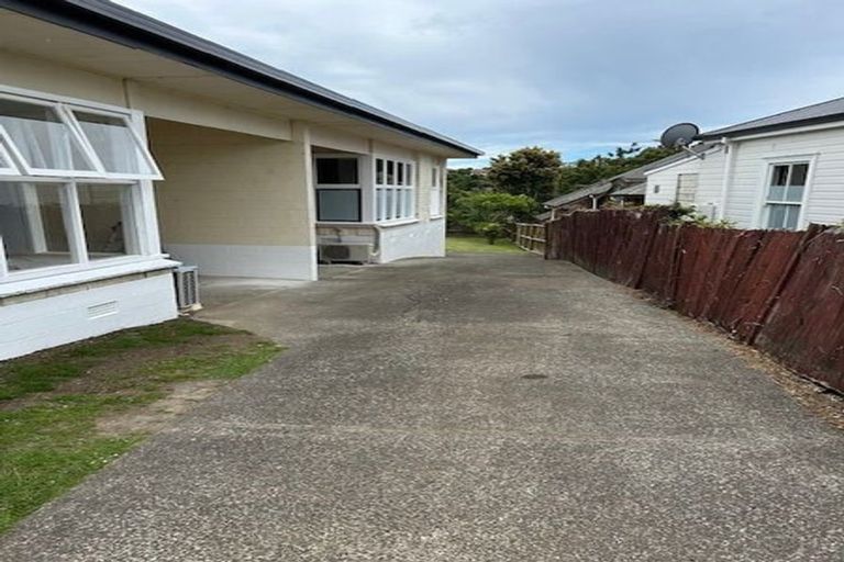 Photo of property in 2/70 Gladstone Road, Northcote, Auckland, 0627