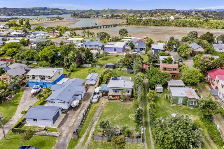 Photo of property in 14 Smith Street, Raglan, 3225