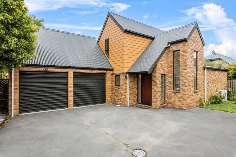 Photo of property in 1/111 Lincoln Road, Addington, Christchurch, 8024