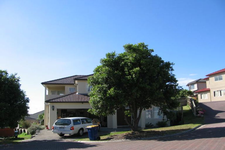 Photo of property in 40 Mandeville Place, Unsworth Heights, Auckland, 0632