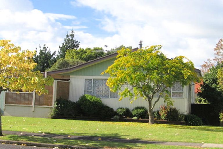Photo of property in 24 Mirrabooka Avenue, Botany Downs, Auckland, 2010