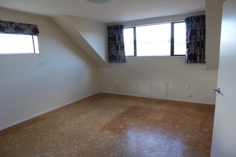 Photo of property in 16 Shortland Street, Caversham, Dunedin, 9011