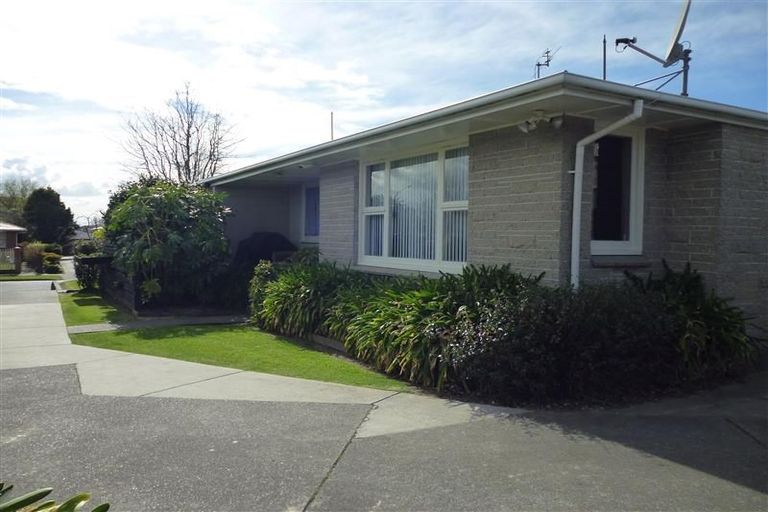 Photo of property in 2/44 Lochee Road, Upper Riccarton, Christchurch, 8041