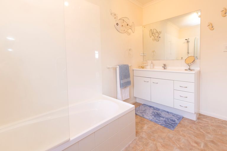 Photo of property in 87a Elan Place, Stanmore Bay, Whangaparaoa, 0932